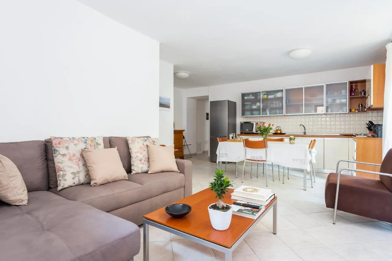 Spacious 3-Bedroom Apartment With Courtyard In Tempio Pausania - Perfect For Families