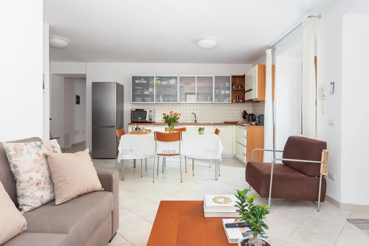 Spacious 3-Bedroom Apartment With Courtyard In Tempio Pausania - Perfect For Families
