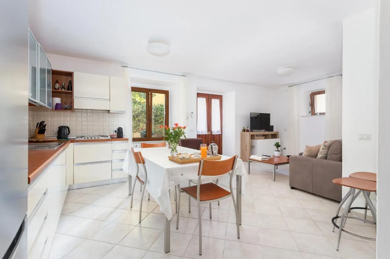 Spacious 3-Bedroom Apartment With Courtyard In Tempio Pausania - Perfect For Families