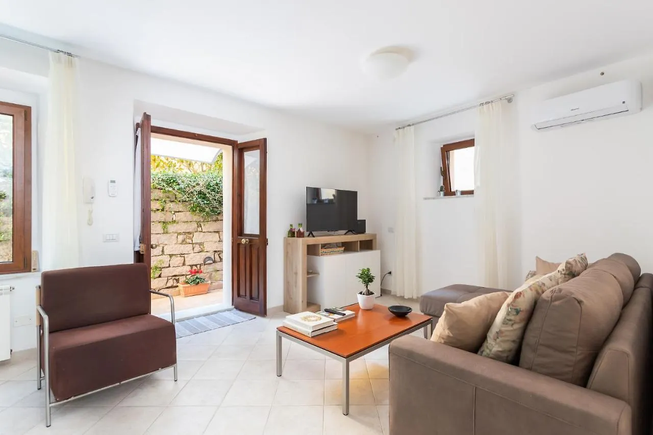 Spacious 3-Bedroom Apartment With Courtyard In Tempio Pausania - Perfect For Families