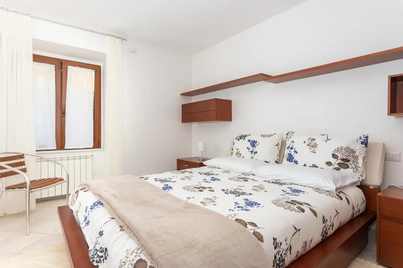 Spacious 3-Bedroom Apartment With Courtyard In Tempio Pausania - Perfect For Families