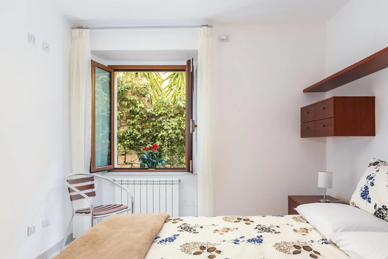 Spacious 3-Bedroom Apartment With Courtyard In Tempio Pausania - Perfect For Families