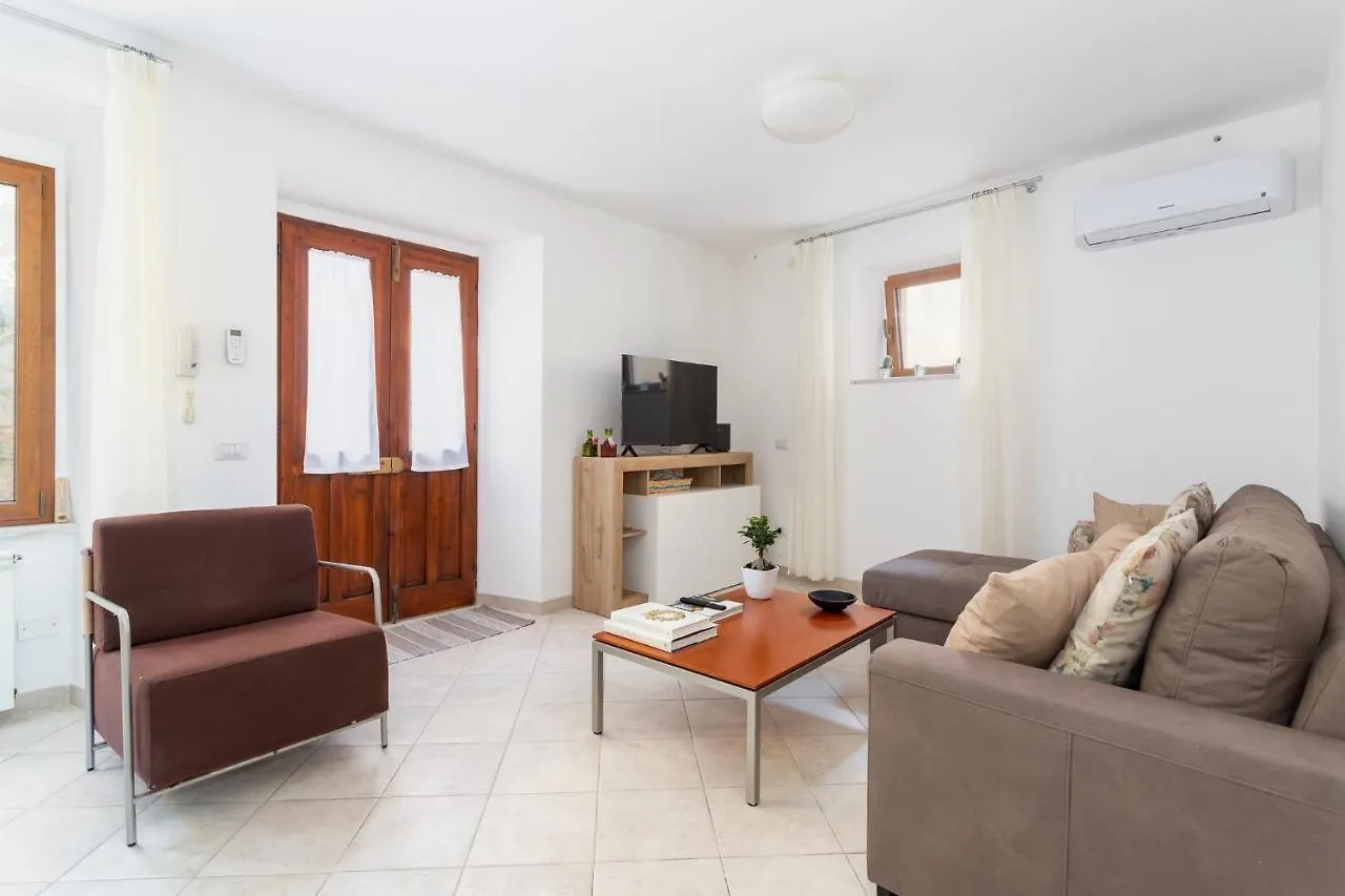 Spacious 3-Bedroom Apartment With Courtyard In Tempio Pausania - Perfect For Families