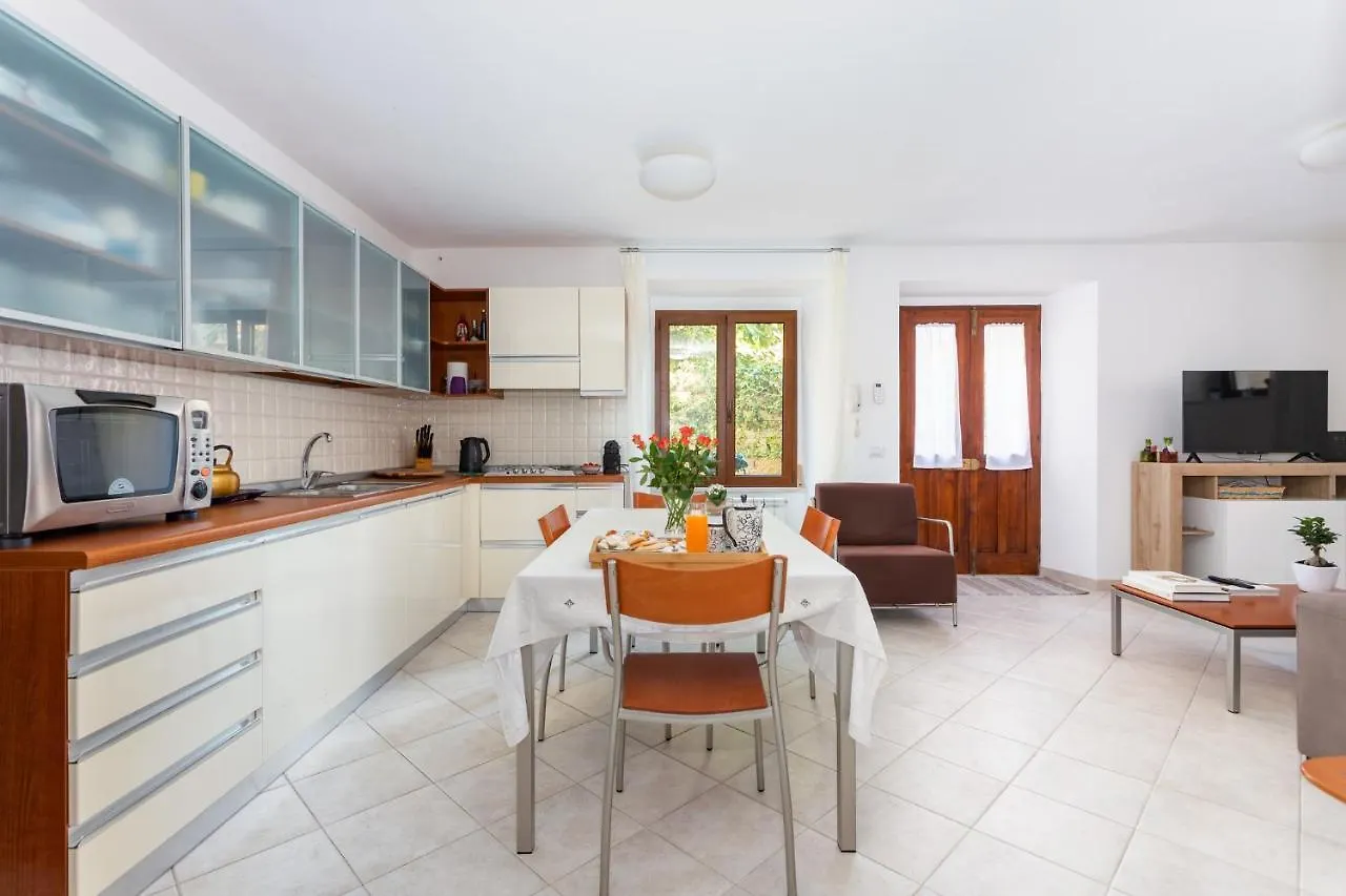 Spacious 3-Bedroom Apartment With Courtyard In Tempio Pausania - Perfect For Families