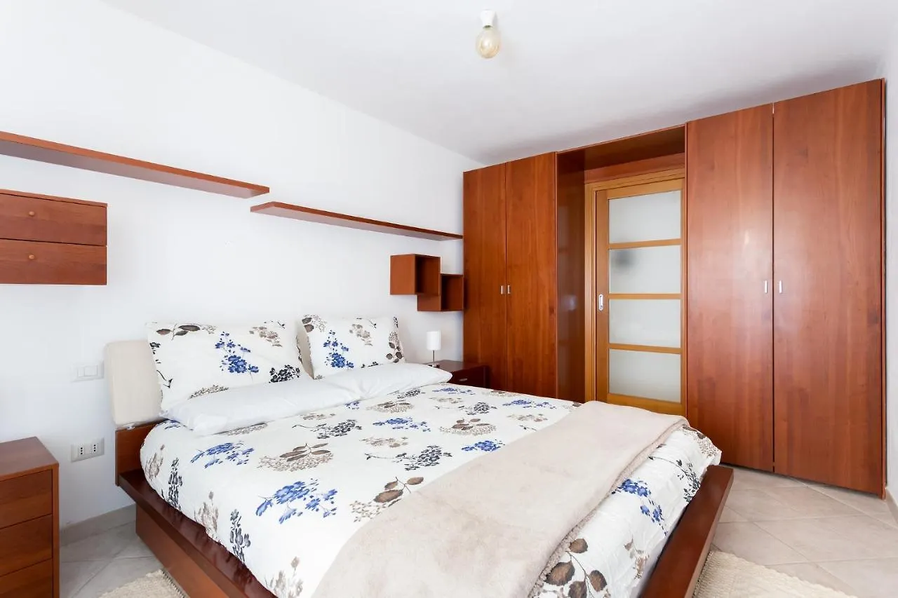 Spacious 3-Bedroom Apartment With Courtyard In Tempio Pausania - Perfect For Families 0*,