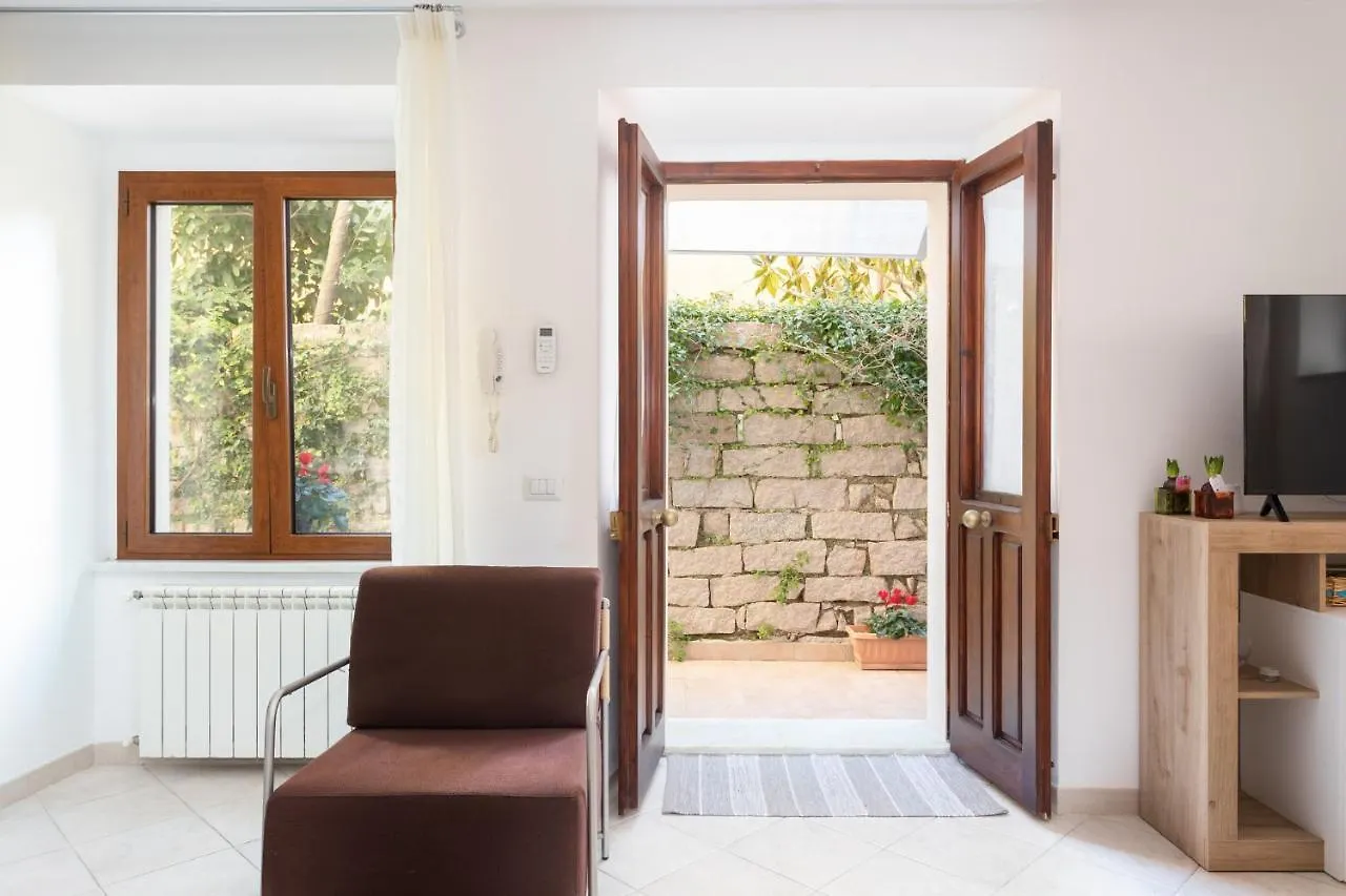 Spacious 3-Bedroom Apartment With Courtyard In Tempio Pausania - Perfect For Families