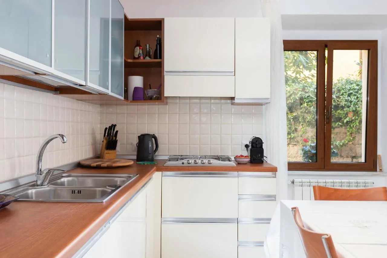 Spacious 3-Bedroom Apartment With Courtyard In Tempio Pausania - Perfect For Families