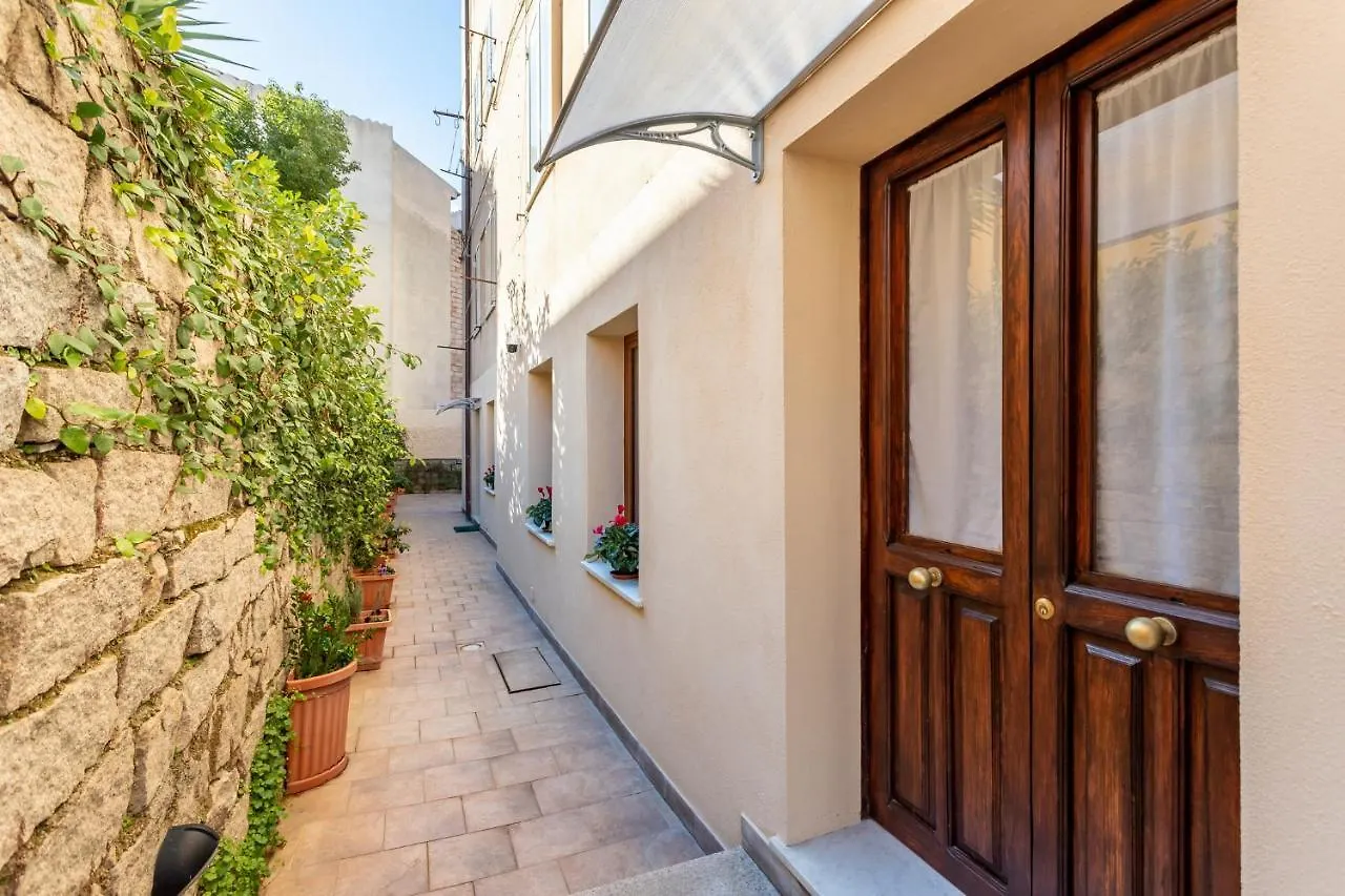 Spacious 3-Bedroom Apartment With Courtyard In Tempio Pausania - Perfect For Families 0*,  Italy